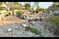 राष्ट्रीय महामार्गालगतची अतिक्रमणे जमीनदोस्त