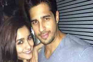 करण जोहरच्या चित्रपटात दिसणार आलिया भट आणि सिध्दार्थ मल्होत्रा करण जोहरच्या चित्रपटात दिसणार आलिया भट आणि सिध्दार्थ मल्होत्रा