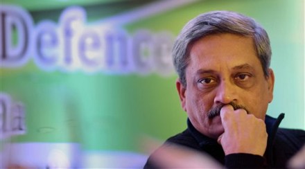 तटरक्षक दलाच्या उपमहानिरीक्षकांची चौकशीची शक्यता, पर्रिकर आपल्या भूमिकेवर ठाम