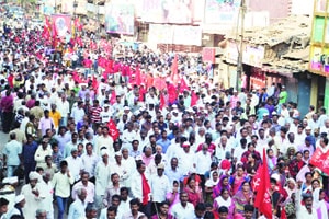 पानसरेंच्या आठवणींनी कार्यकर्त्यांनी रात्र जागून काढली पानसरेंच्या आठवणींनी कार्यकर्त्यांनी रात्र जागून काढली