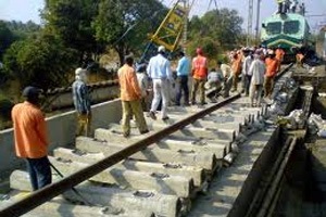 मनमाड-इंदूर रेल्वेमार्गावरून भाजपमध्ये दुफळी मनमाड-इंदूर रेल्वेमार्गावरून भाजपमध्ये दुफळी