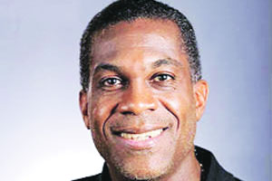 चांगल्या सुरुवातीचे शतकात रूपांतर ही कोहलीची ताकद -होल्डिंग चांगल्या सुरुवातीचे शतकात रूपांतर ही कोहलीची ताकद -होल्डिंग