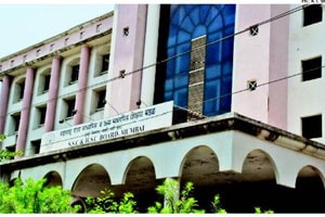 दहावी परीक्षार्थीसाठी शाळांना शाळांचा शोध!