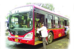 वाहतुकीचा रेड सिग्नल : टीएमटी, केडीएमटी वगैरे वगैरे..