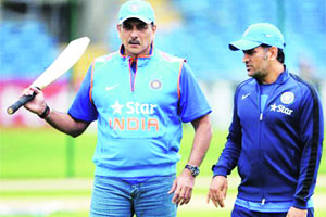 शास्त्रींकडून धोनीची शिकवणी शास्त्रींकडून धोनीची शिकवणी