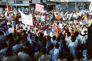विकास आराखडय़ाच्या मुद्यावर शिवसेनेचा महापालिकेवर मोर्चा