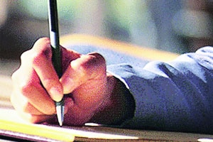 उत्तरपत्रिका वाढल्या.. पण मानधन नाही! उत्तरपत्रिका वाढल्या.. पण मानधन नाही!