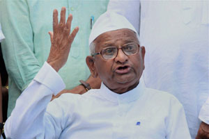 अण्णा व शेतकरी नेत्यांमध्ये फूट