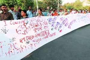 जोगिणीवरील बलात्कार : मानवी हक्क आयोगाचे राज्य सरकारवर ताशेरे जोगिणीवरील बलात्कार : मानवी हक्क आयोगाचे राज्य सरकारवर ताशेरे