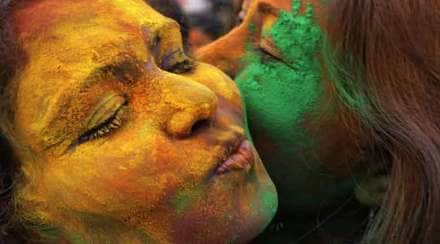 धुलिवंदनाला त्वचेची काळजी कशी घ्याल ?