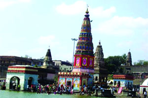 पंढरपूरमधील र्निबधांबाबत सरकार न्यायालयात जाण्याच्या तयारीत पंढरपूरमधील र्निबधांबाबत सरकार न्यायालयात जाण्याच्या तयारीत