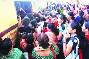 इन फोकस : ठाण्यातल्या ‘त्या’ चारचौघी