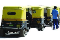 ‘रिक्षा’च्या दबावापुढे ‘बस’ झुकली!