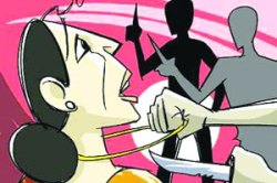 तरुणाची महिलेला बेदम मारहाण