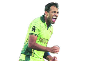 वहाब रियाझ, शेन वॉटसन यांना दंड