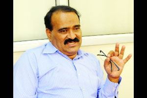 अलीकडच्या लेखकांना सगळेच ‘चायनीज फूड’सारखे ‘फास्ट’ हवे अलीकडच्या लेखकांना सगळेच ‘चायनीज फूड’सारखे ‘फास्ट’ हवे