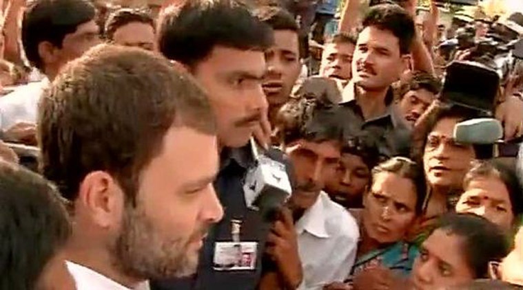 अमरावतीच्या कांबळे कुटुंबियांना राहुल गांधींकडून मदतीचे आश्वासन अमरावतीच्या कांबळे कुटुंबियांना राहुल गांधींकडून मदतीचे आश्वासन