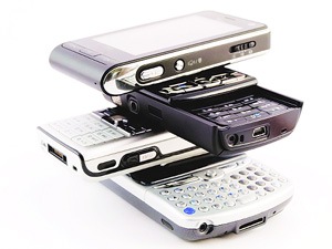 स्मार्टफोनच्या जागतिक घोडदौडीला चिनी लगाम स्मार्टफोनच्या जागतिक घोडदौडीला चिनी लगाम