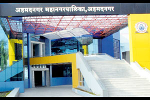 शिवसेनेचे पदाधिकारी मुंबईला रवाना शिवसेनेचे पदाधिकारी मुंबईला रवाना
