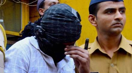 पुण्यात तीन चोरट्यांचा पोलीसांवर लैंगिक अत्याचाराचा आरोप