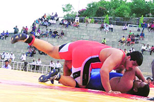 अभिजित कटकेचा पंधरा सेकंदात विजय