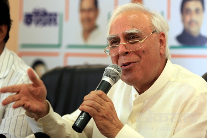 टोलमुक्तीचे काय झाले?-सिब्बल