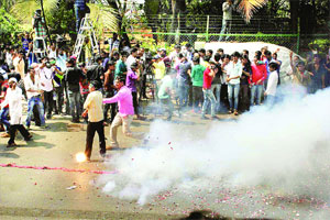 सोशल मीडियावर अपरिपक्वतेचा कळस