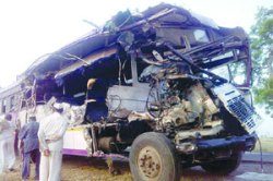 नाशिक जिल्ह्य़ातील दोन अपघातांत सहा ठार