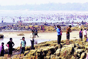 आक्सा चौपाटीवर स्वच्छतागृहाच्या उभारणीत सीआरझेडची अडचण आक्सा चौपाटीवर स्वच्छतागृहाच्या उभारणीत सीआरझेडची अडचण