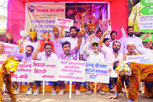 बिबटय़ाच्या मृत्यूला जबाबदार असणाऱ्यांवर कारवाई करा बिबटय़ाच्या मृत्यूला जबाबदार असणाऱ्यांवर कारवाई करा