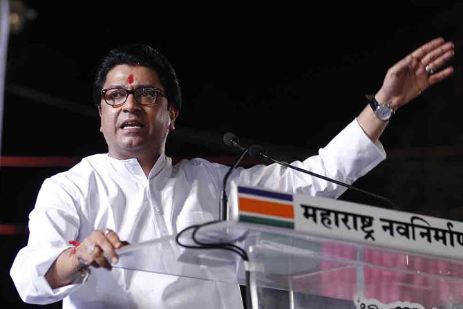 अग्निशमन दलातील मराठी अधिका-यांना मुंबईत कायमस्वरूपी घरे का मिळत नाहीत? – राज ठाकरेंचा