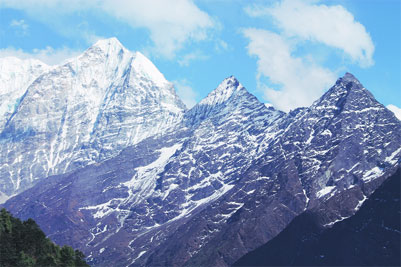 गिर्यारोहण भूकंपाच्या छायेत