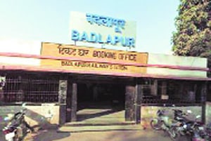 बदलापूर स्थानक फेरीवालेमुक्त बदलापूर स्थानक फेरीवालेमुक्त