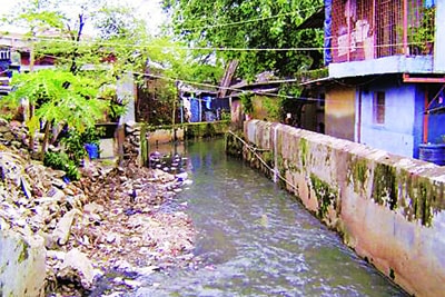 ठाण्यातील नालेसफाई एका महिन्यात पूर्ण होणार
