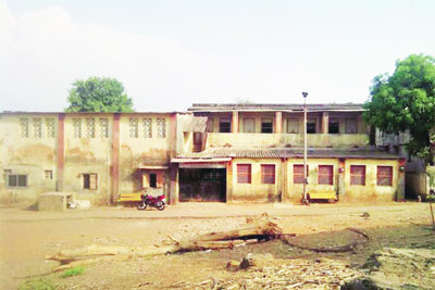 आश्रमशाळेचे स्थलांतर? आश्रमशाळेचे स्थलांतर?