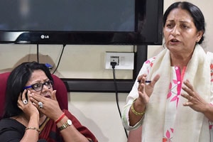 दिल्ली महिला आयोगातील मतभेद चव्हाटय़ावर दिल्ली महिला आयोगातील मतभेद चव्हाटय़ावर