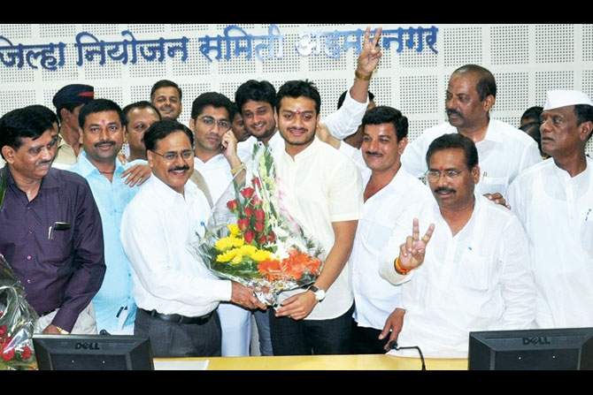 लोकशाहीचा गळा घोटण्याचा प्रयत्न लोकशाहीचा गळा घोटण्याचा प्रयत्न