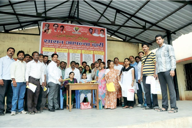 कोथरूडच्या शिवसेनेतर्फे शासन आपल्या दारी उपक्रम कोथरूडच्या शिवसेनेतर्फे शासन आपल्या दारी उपक्रम