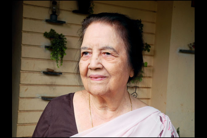 लेखन करताना प्रमाण भाषेचाच वापर झाला पाहिजे – प्रा. यास्मिन शेख लेखन करताना प्रमाण भाषेचाच वापर झाला पाहिजे – प्रा. यास्मिन शेख