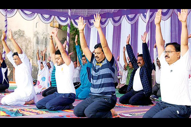 जागतिक योगदिन नगरमध्ये उत्साहात
