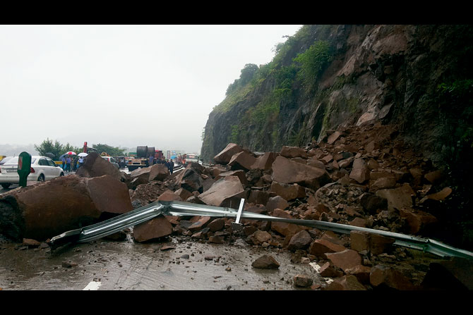 рджрд░рдбреА рдХреЛрд╕рд│рдгреНрдпрд╛рдЪреНрдпрд╛ рдШрдЯрдирд╛рдВрдмрд╛рдмрдд рдпрдВрддреНрд░рдгрд╛рдВрдЪреЗ рдорд╣рд╛рдорд╛рд░реНрдЧ рдкреЛрд▓рд┐рд╕рд╛рдВрдЪреНрдпрд╛ рд╕реВрдЪрдирд╛рдВрдХрдбреЗ рджреБрд░реНрд▓рдХреНрд╖ рджрд░рдбреА рдХреЛрд╕рд│рдгреНрдпрд╛рдЪреНрдпрд╛ рдШрдЯрдирд╛рдВрдмрд╛рдмрдд рдпрдВрддреНрд░рдгрд╛рдВрдЪреЗ рдорд╣рд╛рдорд╛рд░реНрдЧ рдкреЛрд▓рд┐рд╕рд╛рдВрдЪреНрдпрд╛ рд╕реВрдЪрдирд╛рдВрдХрдбреЗ рджреБрд░реНрд▓рдХреНрд╖