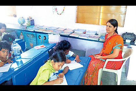 शिक्षिकेचा अनोखा उपक्रम; जुन्या-नव्या पुस्तकांचा ‘मेळ’! शिक्षिकेचा अनोखा उपक्रम; जुन्या-नव्या पुस्तकांचा ‘मेळ’!