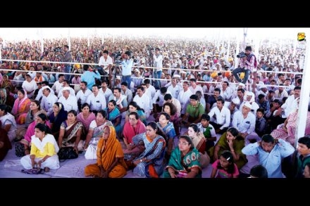 गोपीनाथगडावर जनसागर लोटला गोपीनाथगडावर जनसागर लोटला