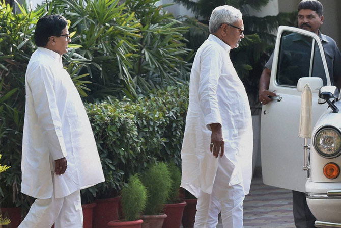 मोदींचा रणनीतीकार नितीशकुमारांसोबत