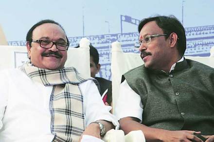 कोणाला वंदावे, कोणाला निंदावे?