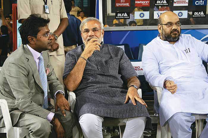 सुषमा स्वराज आणि वसुंधरा राजेंच्या कृत्यांना मोदींचा छुपा पाठिंबा – कॉंग्रेसची टीका सुषमा स्वराज आणि वसुंधरा राजेंच्या कृत्यांना मोदींचा छुपा पाठिंबा – कॉंग्रेसची टीका