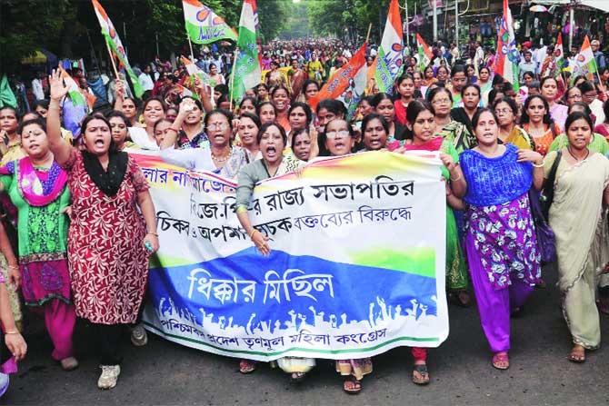 प्रियंका -ललित मोदी कथित भेटीने काँग्रेसची पंचाईत प्रियंका -ललित मोदी कथित भेटीने काँग्रेसची पंचाईत