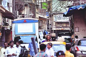 काळबादेवी येथील दुर्घटनेत अनेक त्रुटी काळबादेवी येथील दुर्घटनेत अनेक त्रुटी