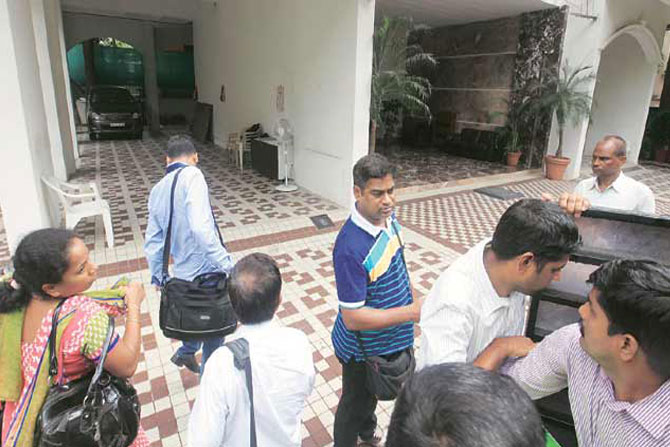 भुजबळ कुटुंबीयांच्या मालमत्तांवर लाचलुचपत विभागाचे छापे