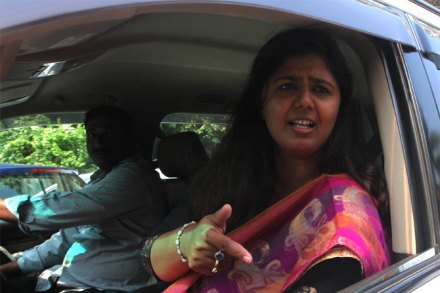 चिक्की खरेदी प्रकरणी; मुंडेसमर्थक अस्वस्थ!